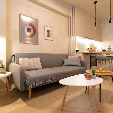 Apo-Zachari Elegant Apartment Larissa Bagian luar foto