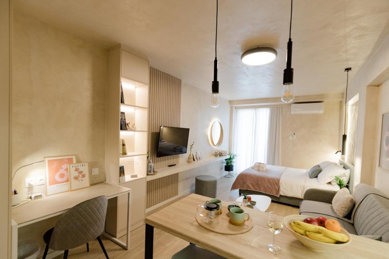 Apo-Zachari Elegant Apartment Larissa Bagian luar foto