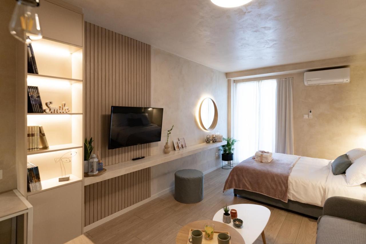 Apo-Zachari Elegant Apartment Larissa Bagian luar foto