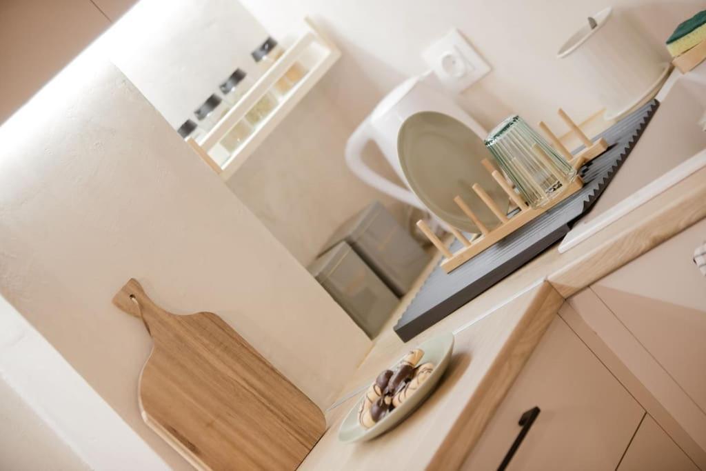 Apo-Zachari Elegant Apartment Larissa Bagian luar foto