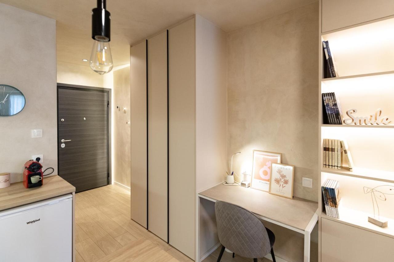 Apo-Zachari Elegant Apartment Larissa Bagian luar foto